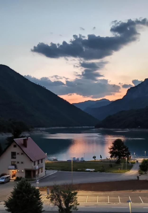 Piva Lake Pluzine Luaran gambar
